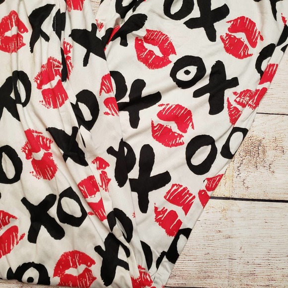 XOXO Lips Black Red White soft Unisex Pajama XL - Picture 2 of 4